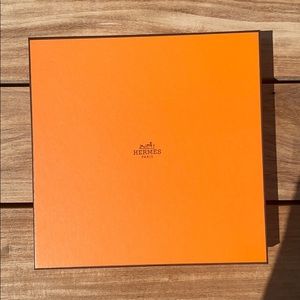 Authentic Hermès salad plate box